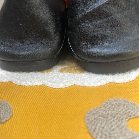 Tory Burch Croc Embossed Charm 5mm Loafer
Mule Shoe Flats Black/Brown Size 8.5 - Picture 10 of 11